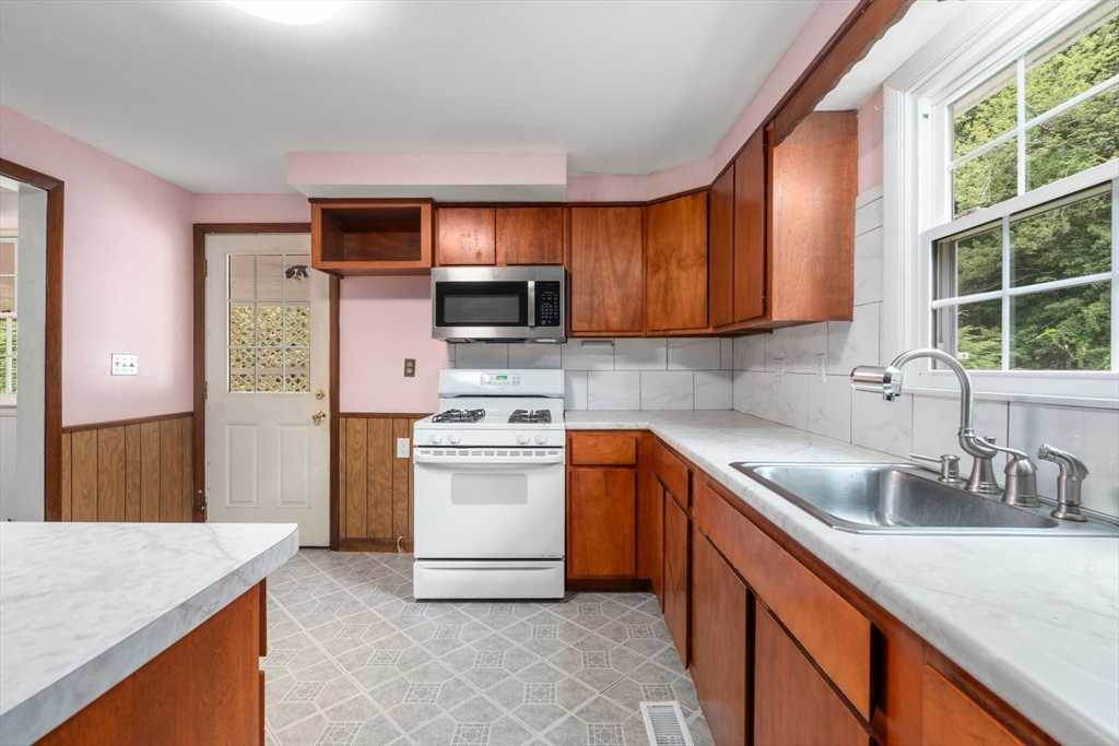 187 Turner Road Holliston, MA 01746 - Photo 7 of 24 Gallery Image 7