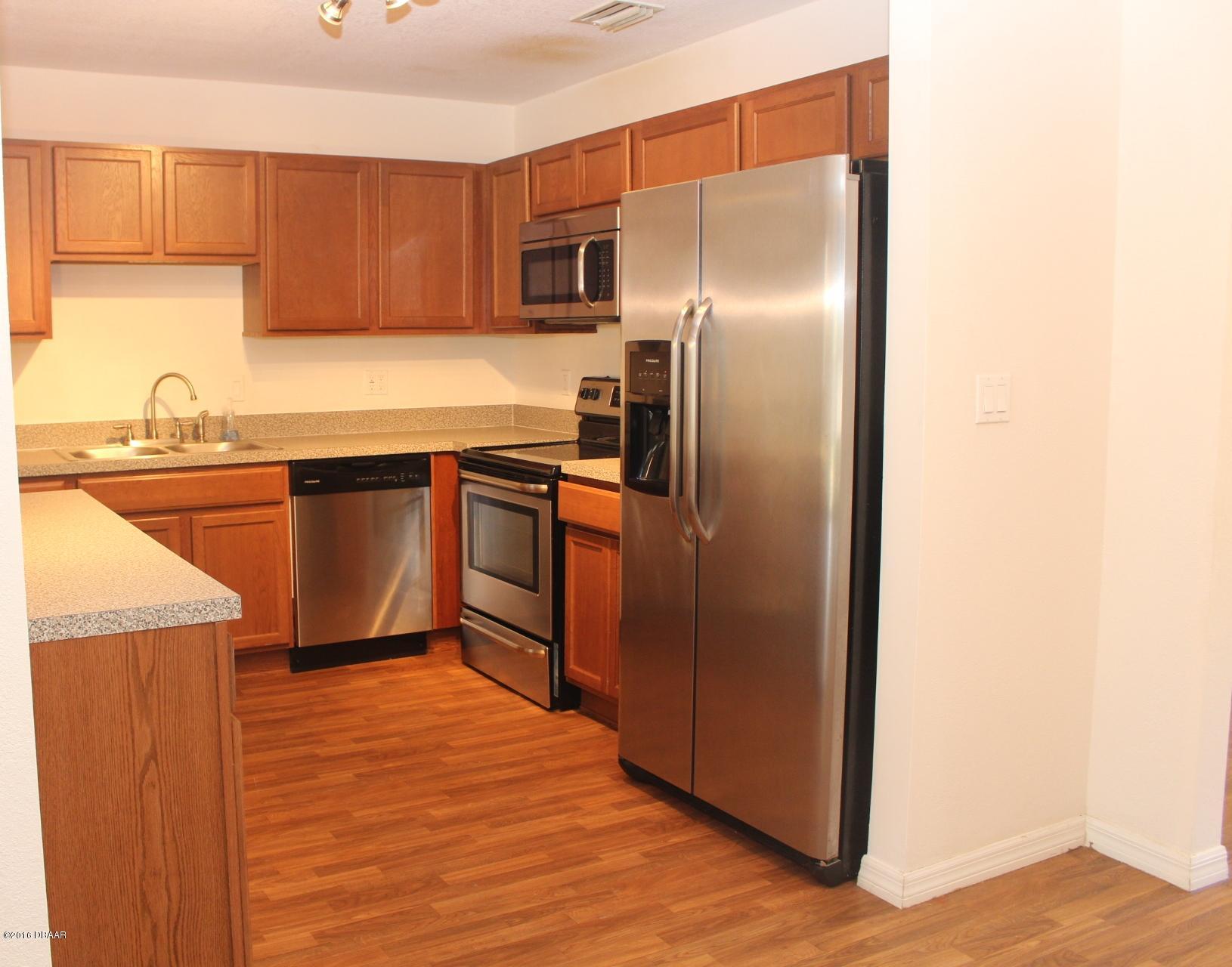 1079 Amanda Road Daytona Beach, FL 32114 - Photo 2 of 20 Kitchen