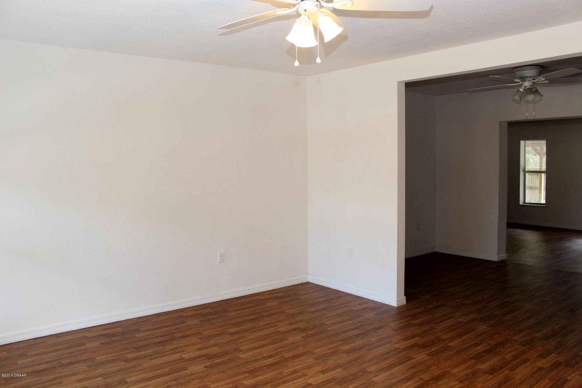 1079 Amanda Road Daytona Beach, FL 32114 - Photo 8 of 20 Living Room