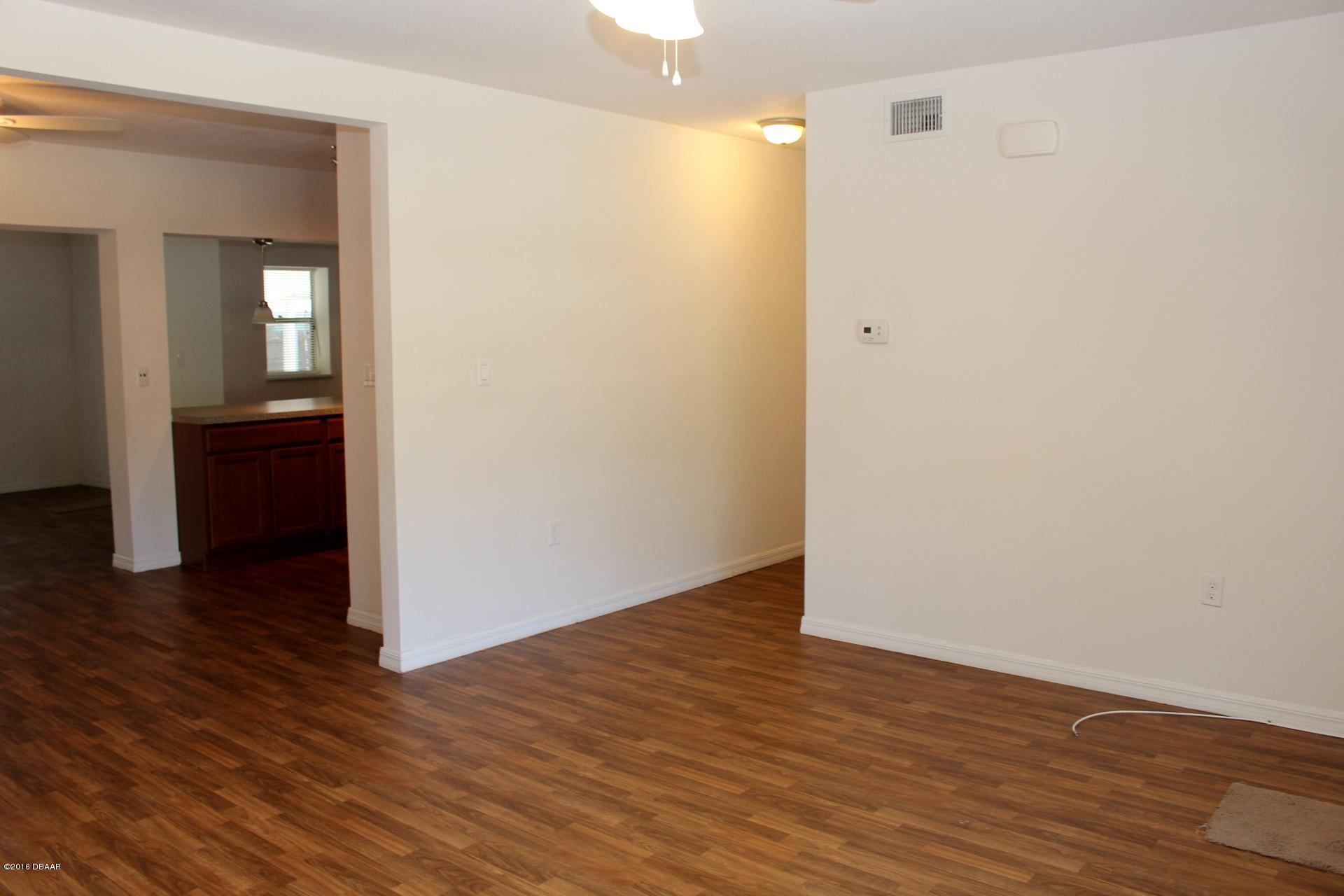 1079 Amanda Road Daytona Beach, FL 32114 - Photo 9 of 20 Living Room