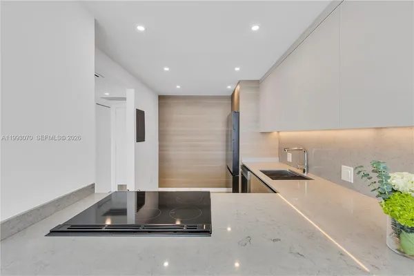 $2,600 | 20100 West Country Club Drive, Unit 1008, Aventura, FL 33180