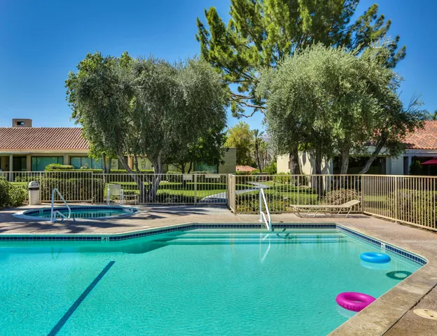 $675,000 | 136 Desert W Drive, Rancho Mirage, CA 92270