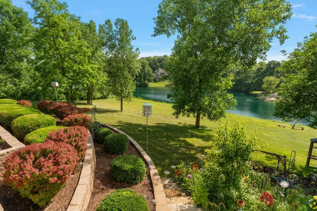 a view of a garden with lawn chairs