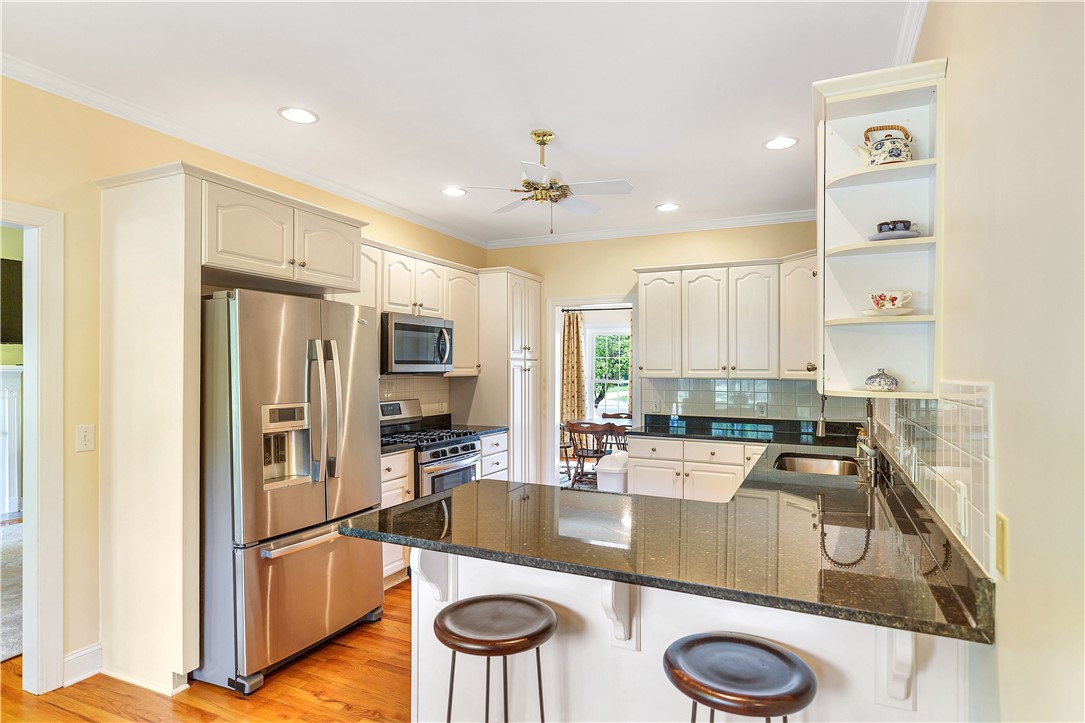 3108 Cobbs Way Anderson, SC 29621 - Photo 19 of 44 This spacious kitchen features ample counter space and modern appliances, perfect for everyday living.