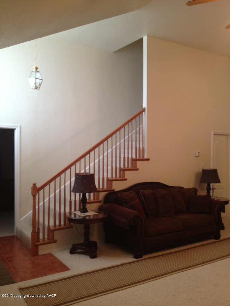 4801 Nimbus Lane Amarillo, TX 79110 - Photo 4 of 40 a living room with a couch