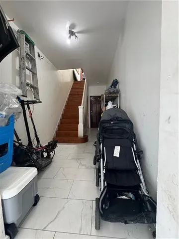 a view of entryway with furniture