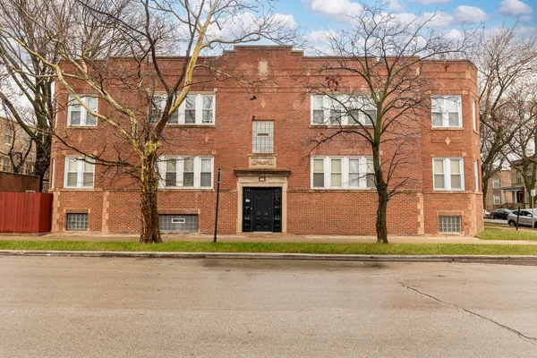 $1,400 | 620 East 73rd Street, Unit 1, Chicago, IL 60619