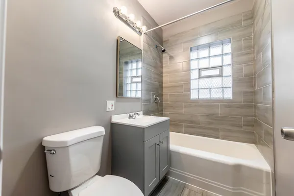 $1,400 | 620 East 73rd Street, Unit 1, Chicago, IL 60619