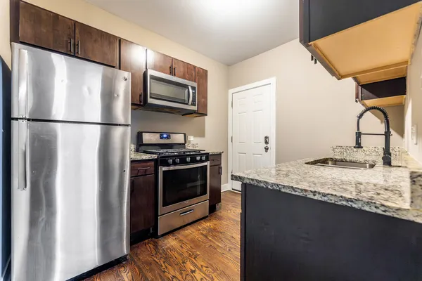 $1,400 | 620 East 73rd Street, Unit 1, Chicago, IL 60619