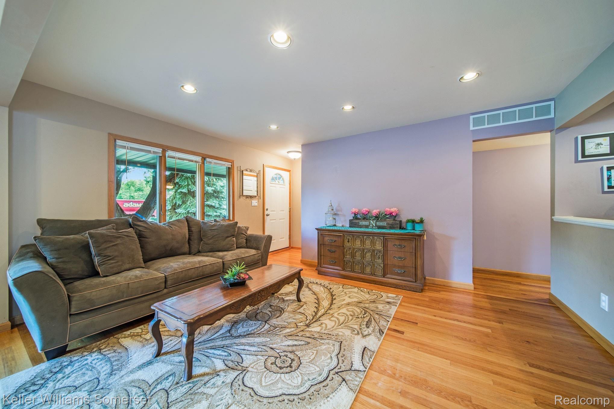 4003 Kent Road Royal Oak, MI 48073 - Photo 3 of 34 Bright & open living room