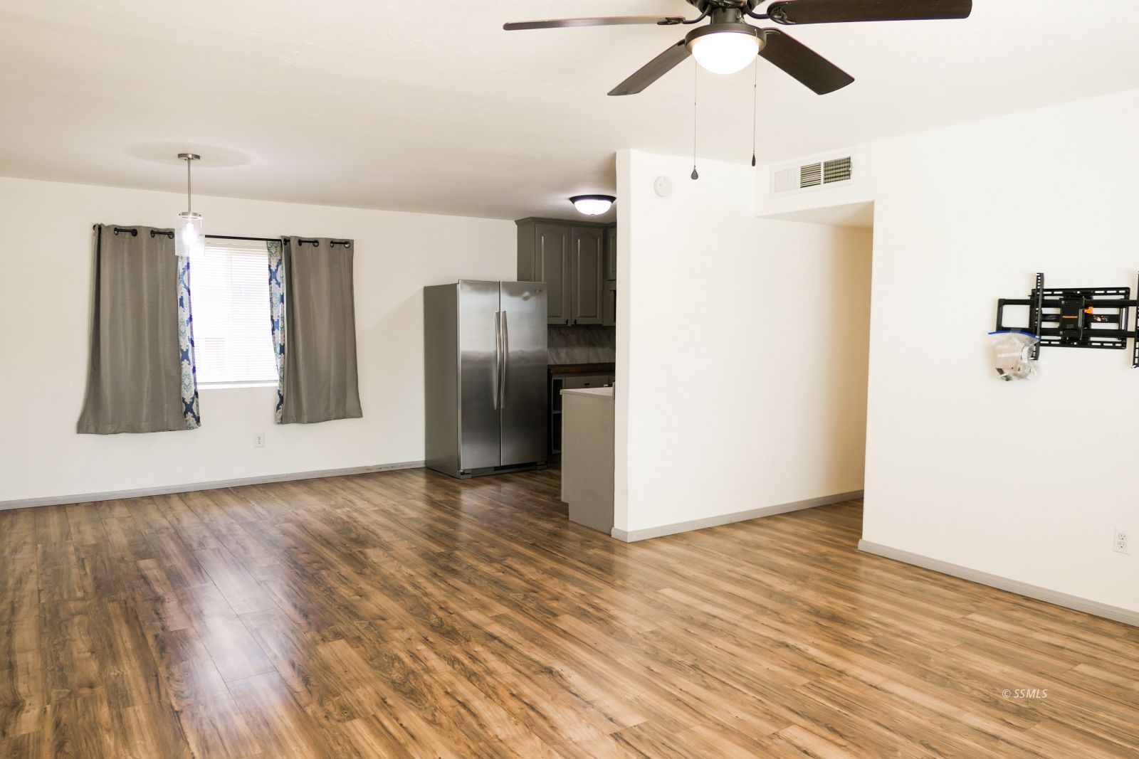 1033 West Bataan Avenue Ridgecrest, CA 93555 - Photo 5 of 43