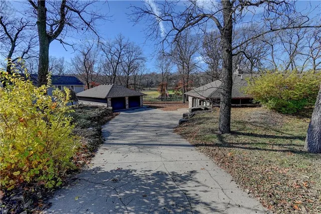 $320,000 | 8044 Rock Creek Drive, Ozawkie, KS 66070