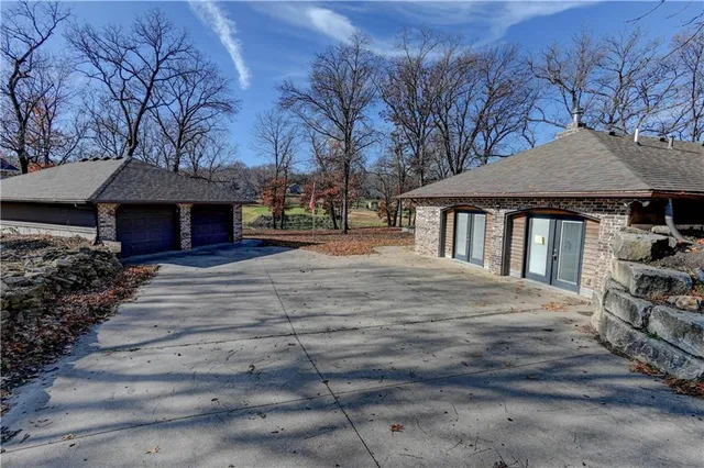 $320,000 | 8044 Rock Creek Drive, Ozawkie, KS 66070