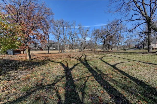 $320,000 | 8044 Rock Creek Drive, Ozawkie, KS 66070