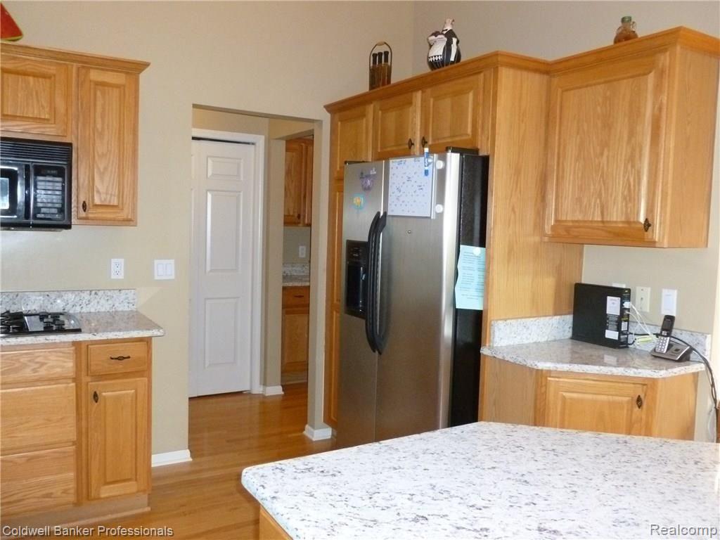 3984 May Center Road Lake Orion, MI 48360 - Photo 11 of 28 P1020920.JPG