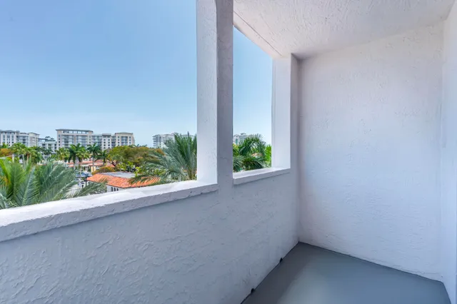 $550,000 | 233 South Federal Highway, Unit 413, Boca Raton, FL 33432