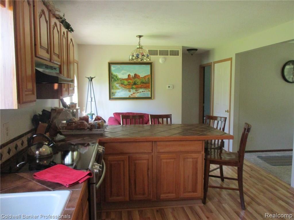 4841 Newburg Road Durand, MI 48429 - Photo 13 of 55 8 KITCHE N5.JPG