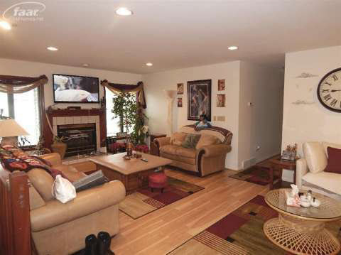 1136 Heatherwoode Road Flint, MI 48532 - Photo 8 of 19 20398637-7.JPG
