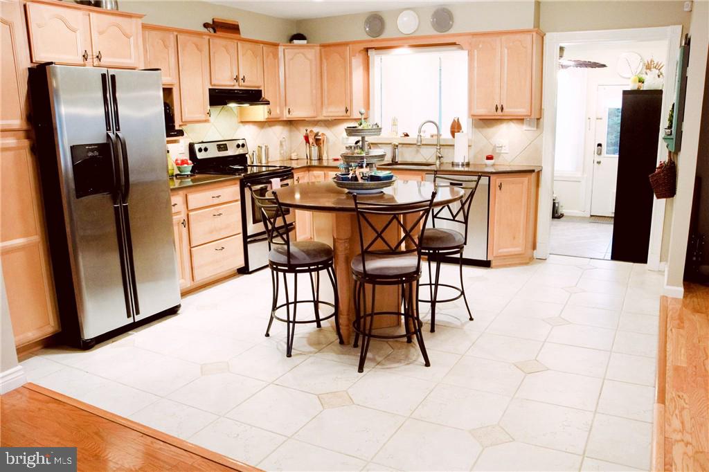 105 North Johnson Road Sterling, VA 20164 - Photo 5 of 30 Kitchen
