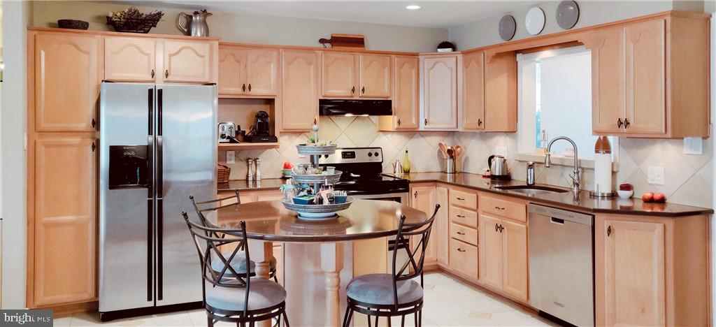 105 North Johnson Road Sterling, VA 20164 - Photo 6 of 30 Kitchen