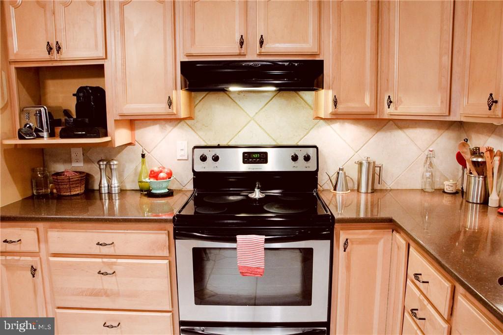105 North Johnson Road Sterling, VA 20164 - Photo 8 of 30 Kitchen