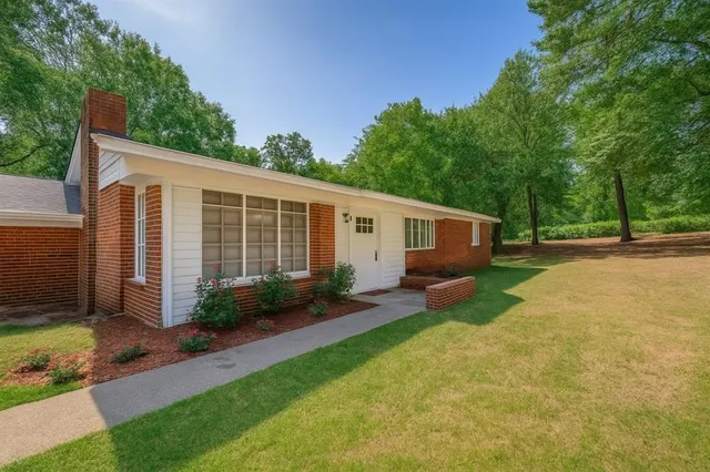 $2,095 | 3444 South Garrett Street, Marshall, TX 75672