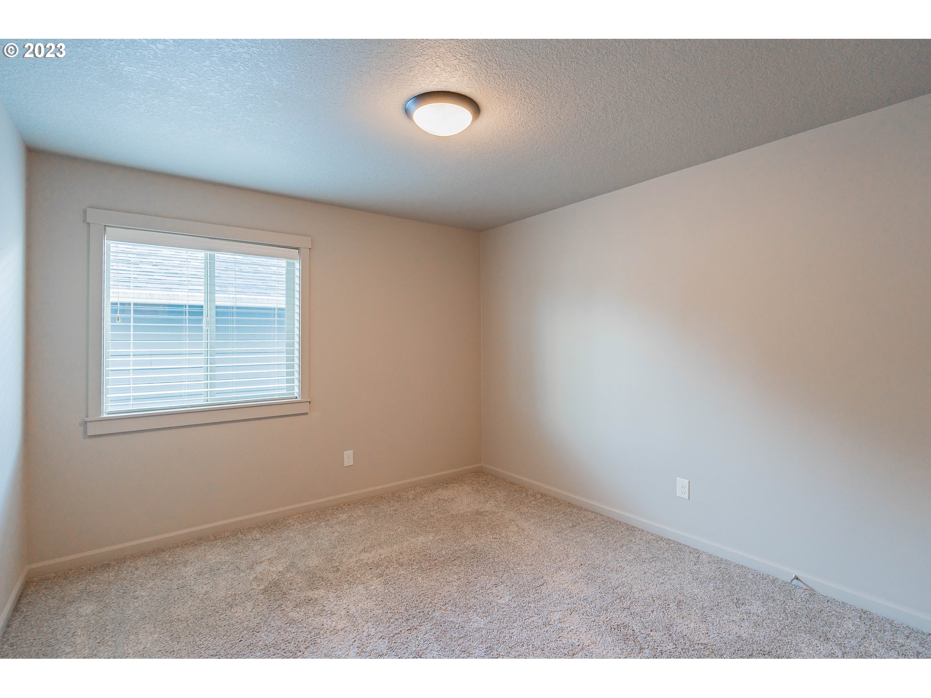 522 North 40th Avenue Ridgefield, WA 98642 - Photo 24 of 32 a view of an empty room with a window