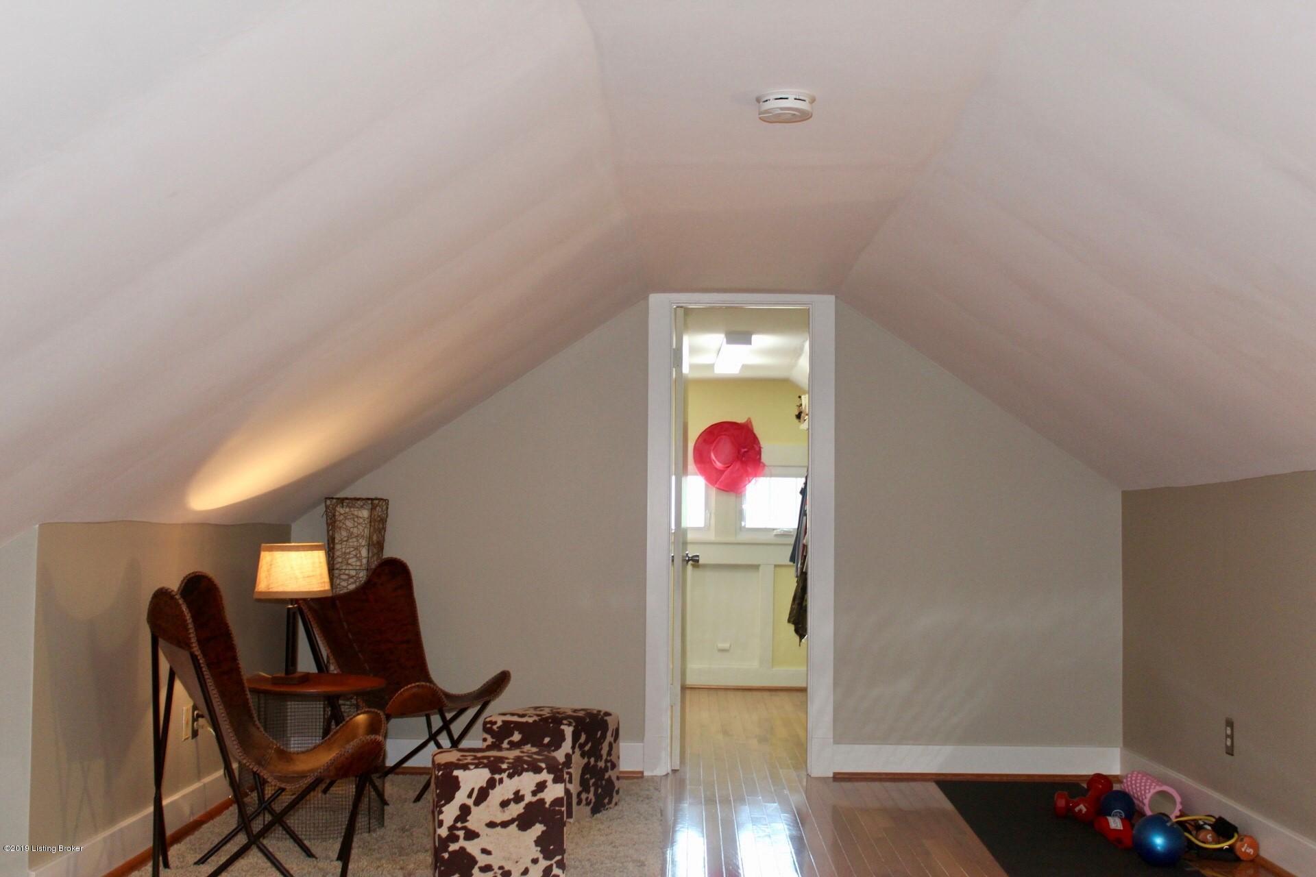 212 Iola Road Louisville, KY 40207 - Photo 22 of 29 212 Iola RdUpstairs_Sitting_2