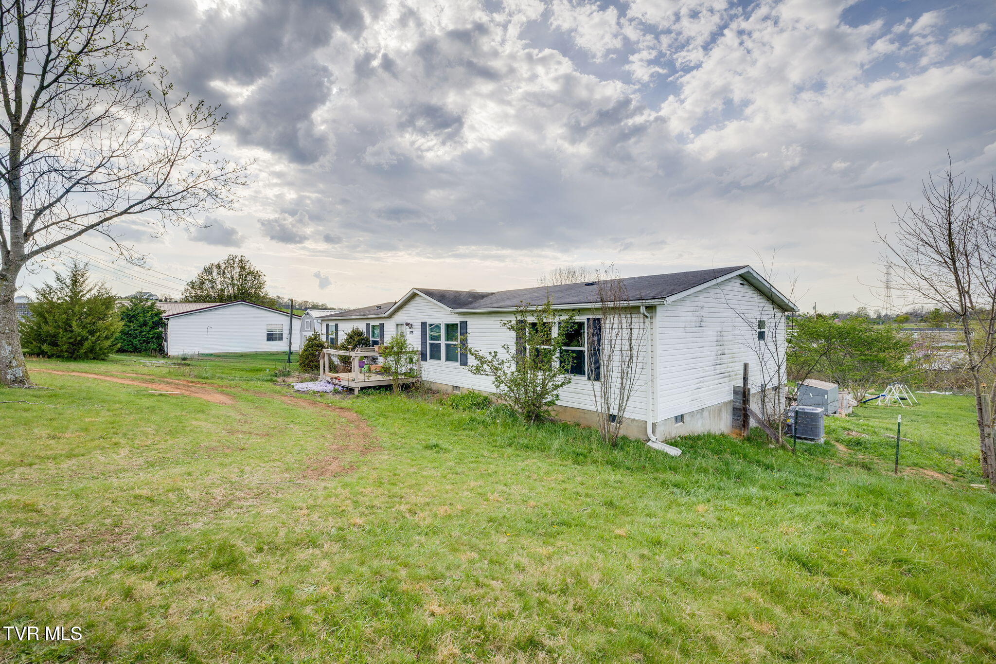 475 Bill West Road Limestone, TN 37681 - Photo 2 of 39 002