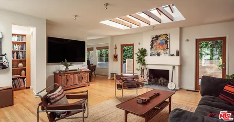 $1,625,000 | 8518 Appian Way, Los Angeles, CA 90046