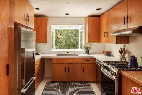 $1,625,000 | 8518 Appian Way, Los Angeles, CA 90046