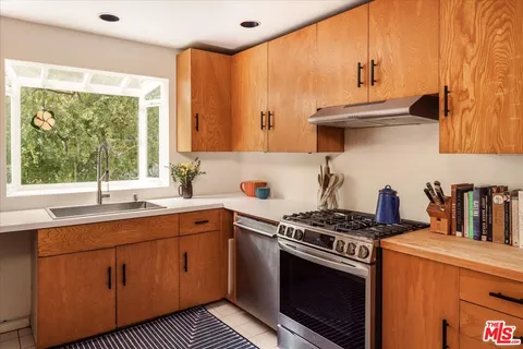 $1,625,000 | 8518 Appian Way, Los Angeles, CA 90046