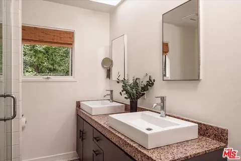 $1,625,000 | 8518 Appian Way, Los Angeles, CA 90046