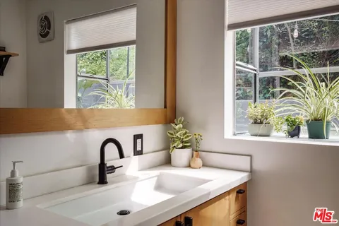 $1,625,000 | 8518 Appian Way, Los Angeles, CA 90046