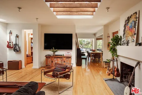 $1,625,000 | 8518 Appian Way, Los Angeles, CA 90046