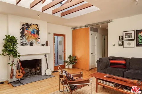 $1,625,000 | 8518 Appian Way, Los Angeles, CA 90046