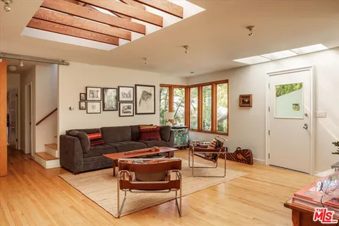 $1,625,000 | 8518 Appian Way, Los Angeles, CA 90046