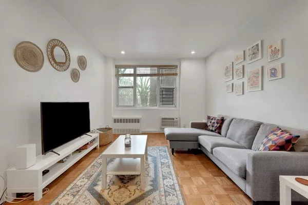 $249,000 | 2390 Palisade Avenue, Unit 1G | Spuyten Duyvil