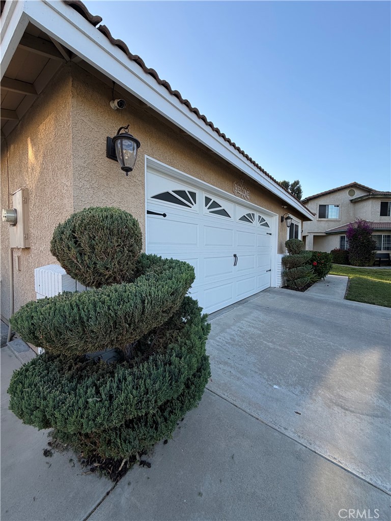 40312 Windsor Road Temecula, CA 92591 - Photo 3 of 56 Side view of front