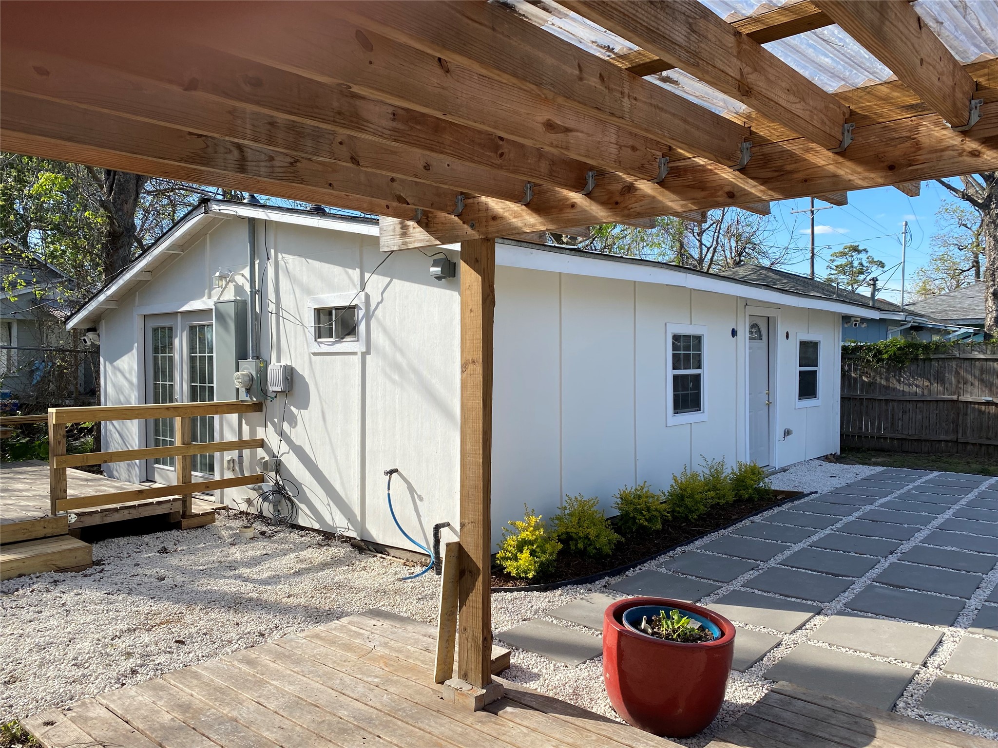 4109 Edison Street Houston, TX 77009 - Photo 6 of 8 a front view of a house with sitting area