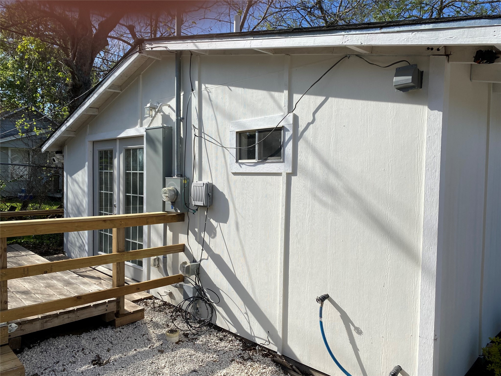4109 Edison Street Houston, TX 77009 - Photo 7 of 8 a view of a house with a balcony