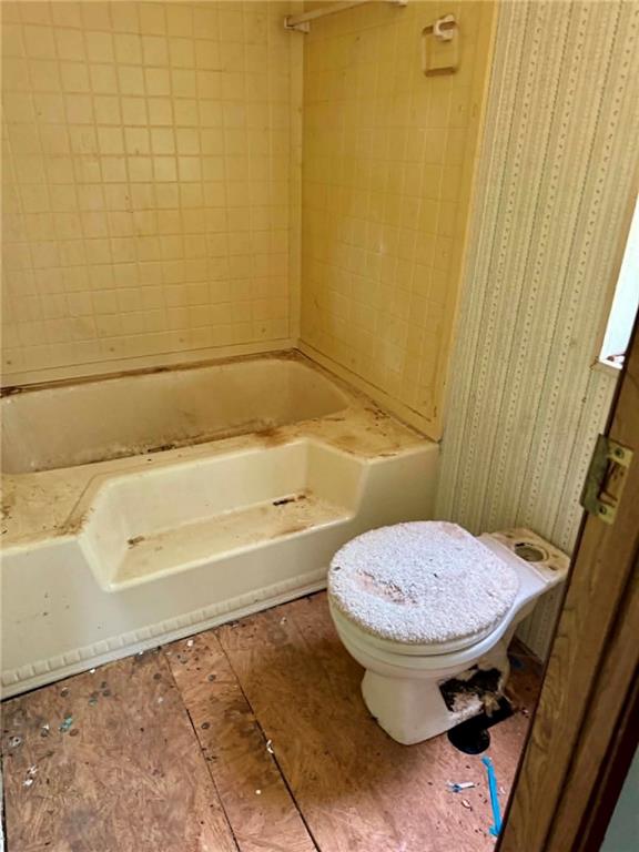 895 Newman Court Ranger, GA 30734 - Photo 13 of 31 a bathroom with a sink and a toilet