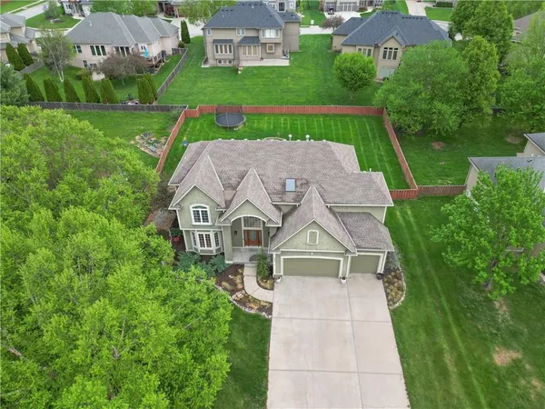 $600,000 | 637 Northeast Sundance Trail, Lee's Summit, MO 64086