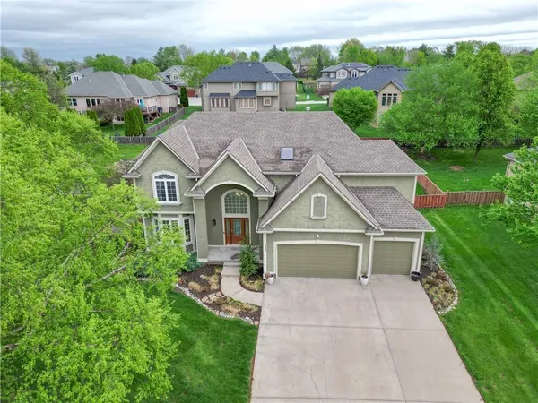 $600,000 | 637 Northeast Sundance Trail, Lee's Summit, MO 64086