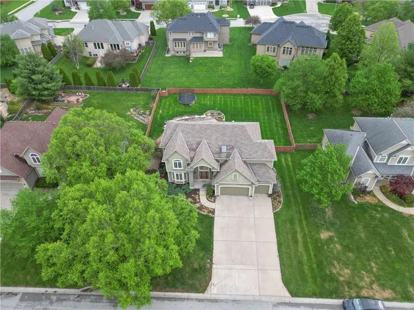 $600,000 | 637 Northeast Sundance Trail, Lee's Summit, MO 64086