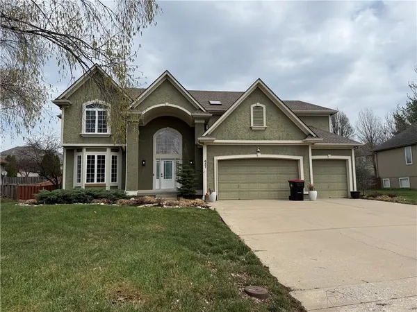 $600,000 | 637 Northeast Sundance Trail, Lee's Summit, MO 64086