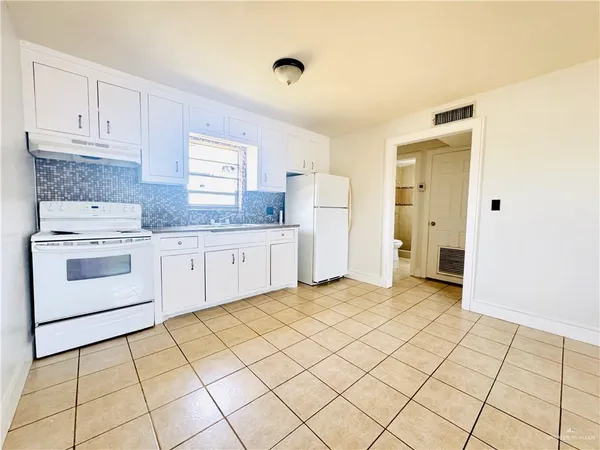 $575 | 1002 Miller Avenue, Unit 11, Donna, TX 78537