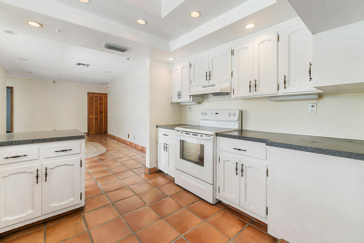 2730 Northeast 4th Way Boca Raton, FL 33431 - Photo 8 of 31 Kitchen