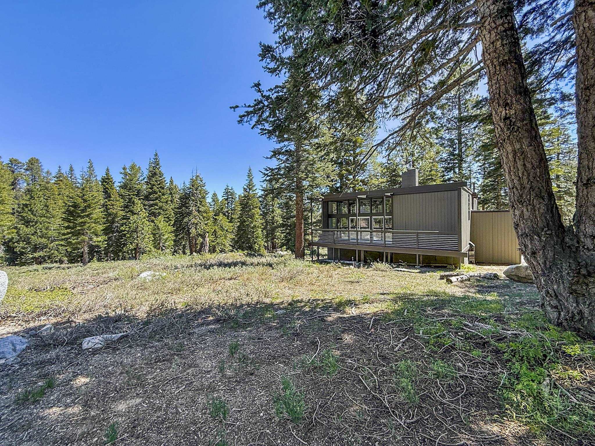 2570 Old Mammoth Road Mammoth Lakes, CA 93546 - Photo 29 of 39 Yard