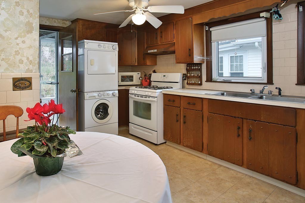 75-77 Commonwealth Road Watertown, MA 02472 - Photo 7 of 10 Gallery Image 7